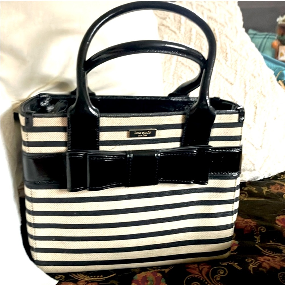 Kate Spade New York Villabella Fabric Quinn Bag Creme and black striped CUTIE!